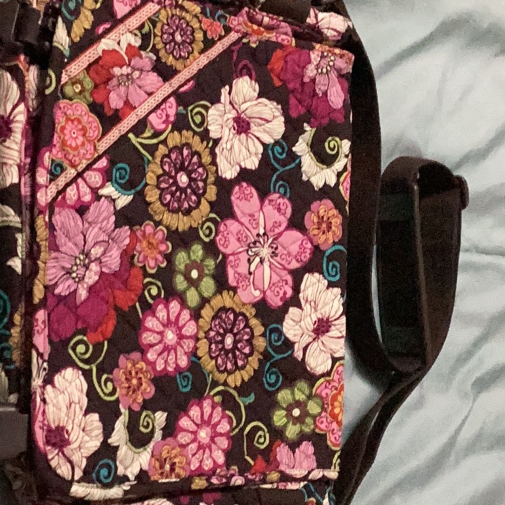 Vera Bradley Med Flora print Messenger Bag